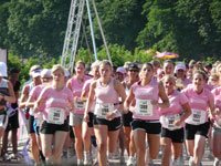 Start über 8 km Laufdistanz beim Reebok women's run 2010