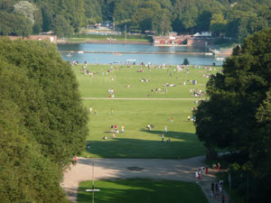 Blick vom Planetarium auf die grosse Festwiese