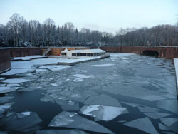 Eisschollen auf dem Goldbekkanal