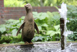 ein Pinguin vom Pinguinbrunnen