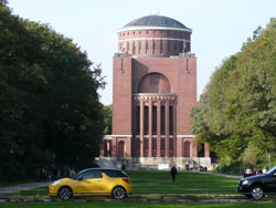 das Planetarium von der Hindenburgstraße aus gesehen