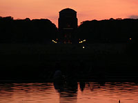 Planetarium beim Sonnenuntergang