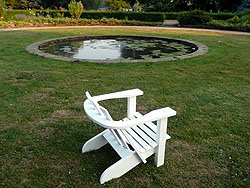 Stadtparkstuhl im Rosengarten im Stadtpark Hamburg