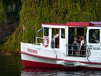 mit dem Alsterdampfer durch den Stadtpark