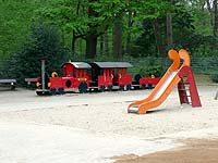 Eisenbahn und Rutsche