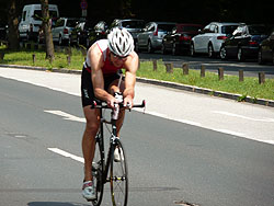 Triathlet beim Radfahren