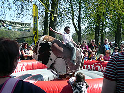 Rodeoreiten im Stadtpark Hamburg bei der Globeboot