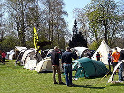 aufgebaute Zelte